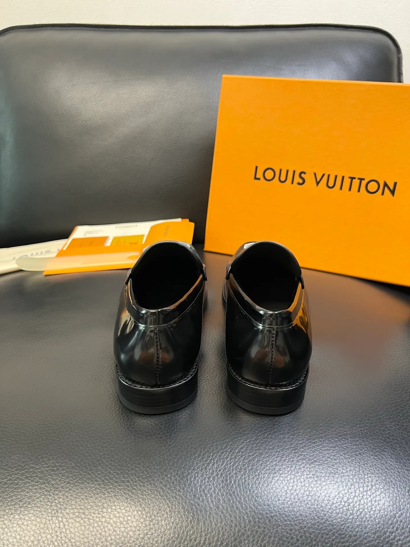 Men's shoes 💰920 Lv high quality top crafts Louis Vuitton leather shoes counter synchronized with original factory configuration, uppers imported from Italy, imported water-dyed cowhide lining, soles: original genuine leather soles specially provided by the original factory, original factory and single goods, welcome to compare, code number 39-44 (customized 38 45 46)